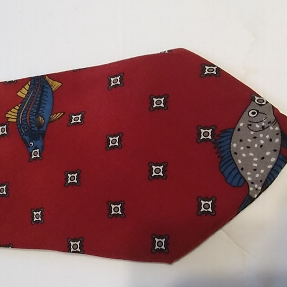 Vicky Davis Fish Tie - Picture 11 of 11